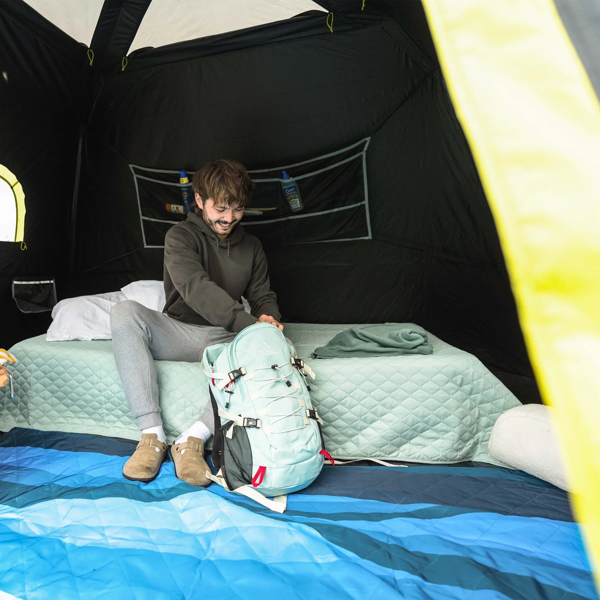 چادر کر اتومات – 6 نفره کمپینگ – بلاک نور آفتاب Core 6 Person Instant Cabin Blockout Tent — تصویر ۶