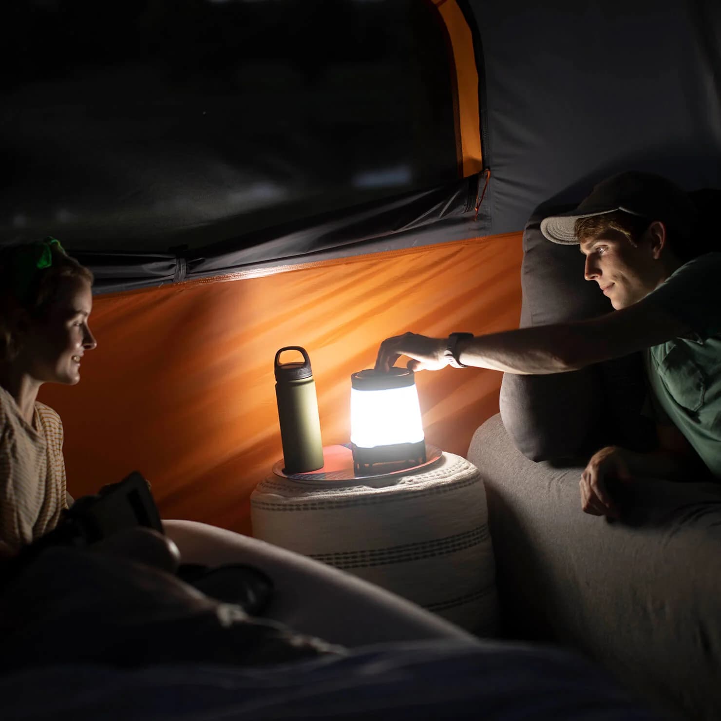 چراغ کمپینگ شارژی کر – 1250 لومن با اسپیکر بلوتوث Core 1250 Lumen Rechargeable Lantern with Bluetooth Speaker — تصویر ۱۰