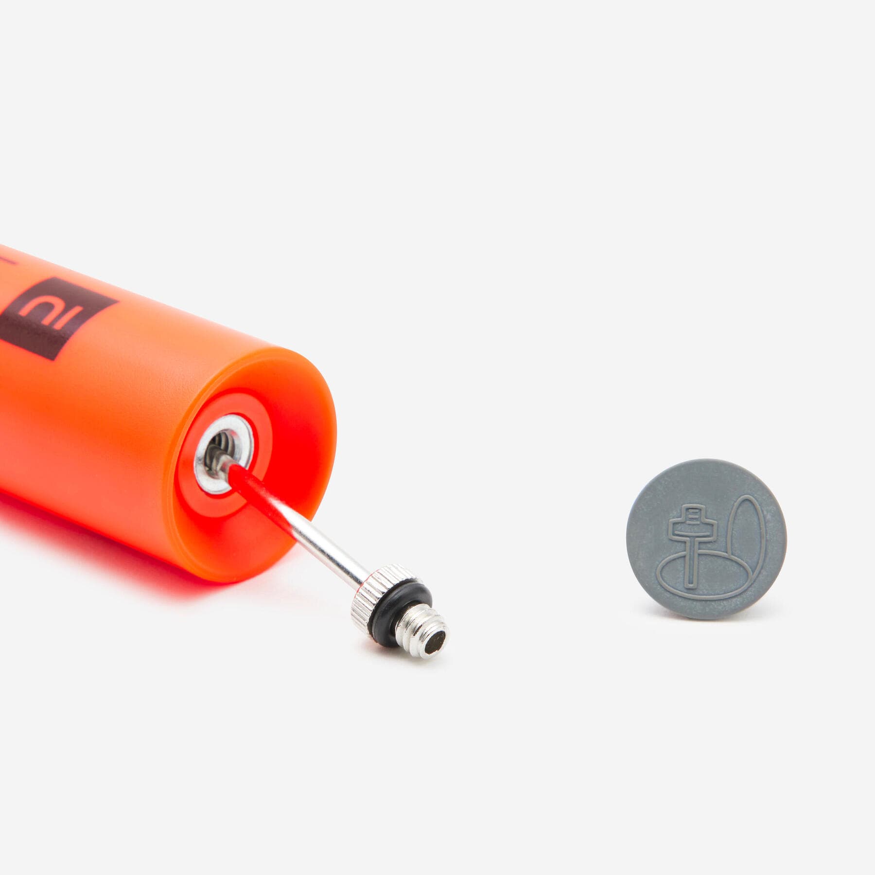پمپ باد توپ دکتلون Decathlon Ball Pump – Single Acting – Essentiel — تصویر ۵
