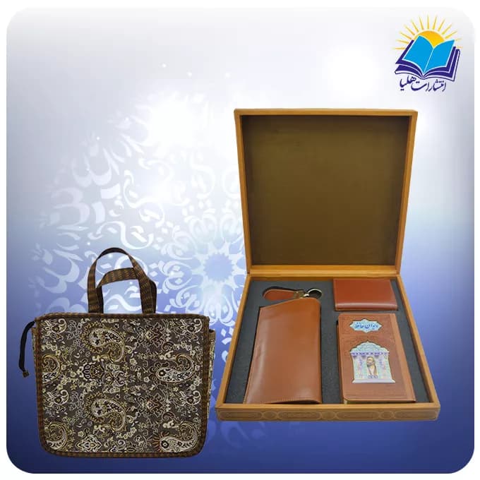 حافظ پالتویی با كيف و جاكارتی و جاسوييچی چرم طبيعی | انتشارات هلیا