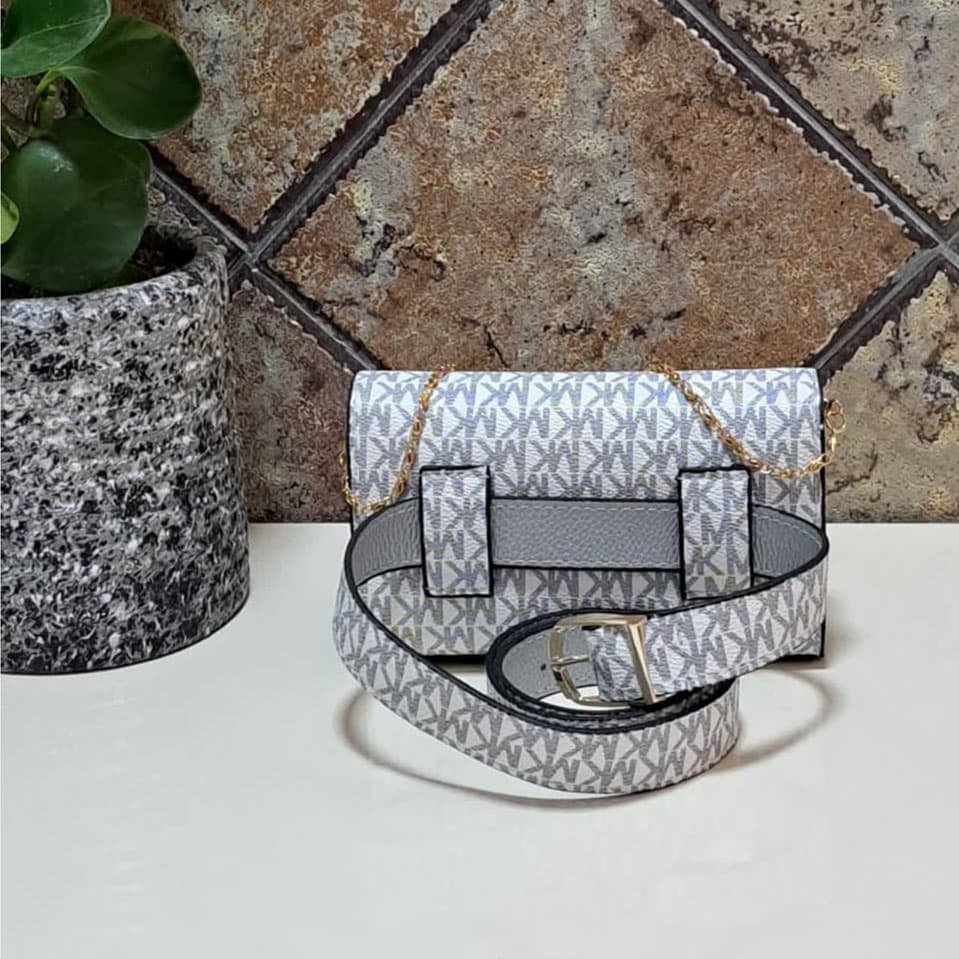 کیف پاسپورتی کمری گربه زنانه طرح مارک MICHAL KORS کد 176 — تصویر ۴