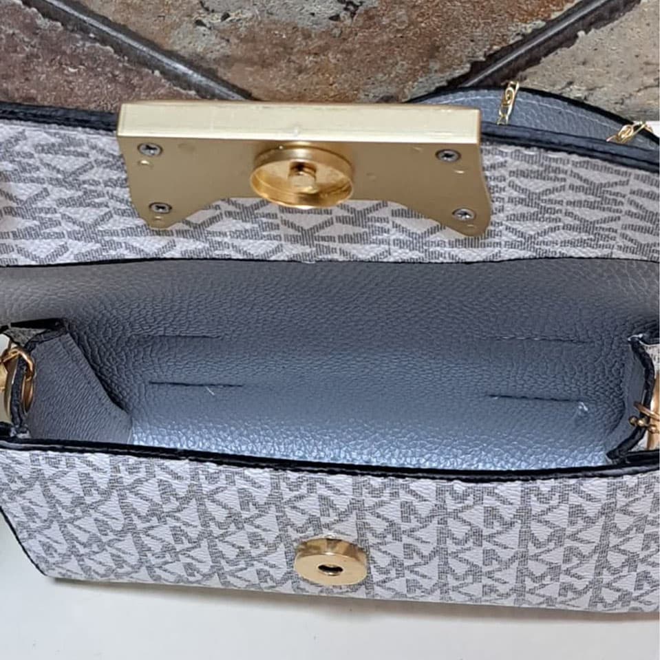 کیف پاسپورتی کمری گربه زنانه طرح مارک MICHAL KORS کد 176 — تصویر ۳