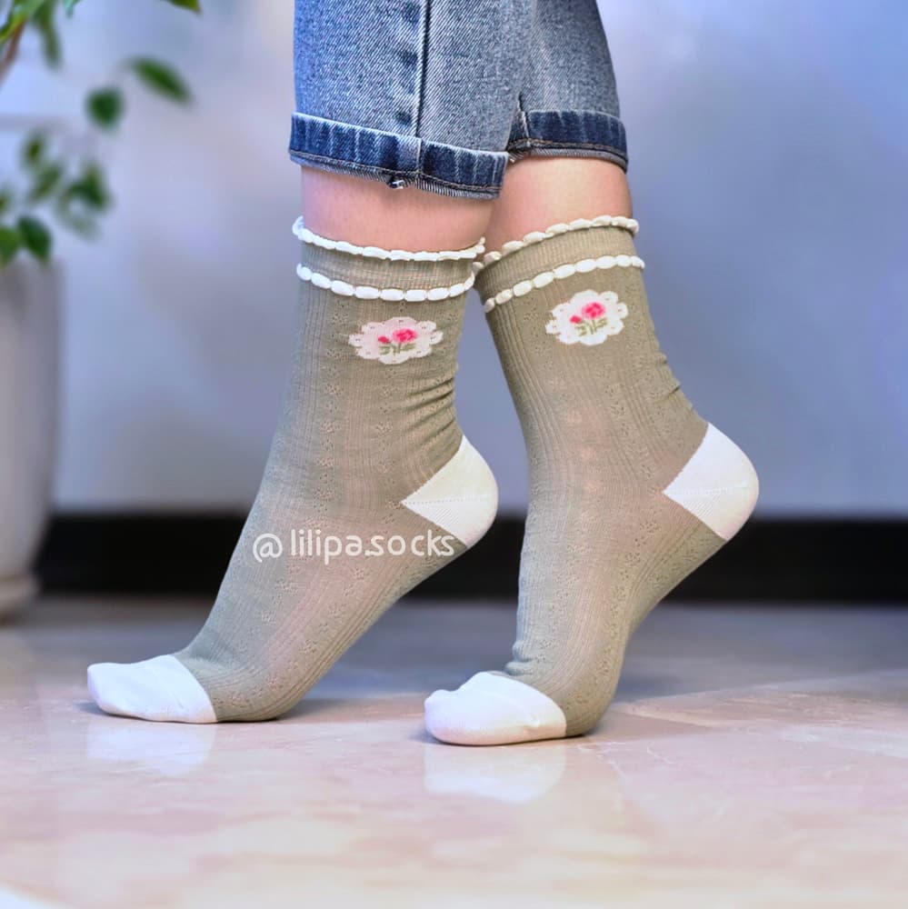 جوراب نیمساق فانتزی گل شیشهای نخی زنانه – تکی و پک 3 تایی — تصویر ۱۰