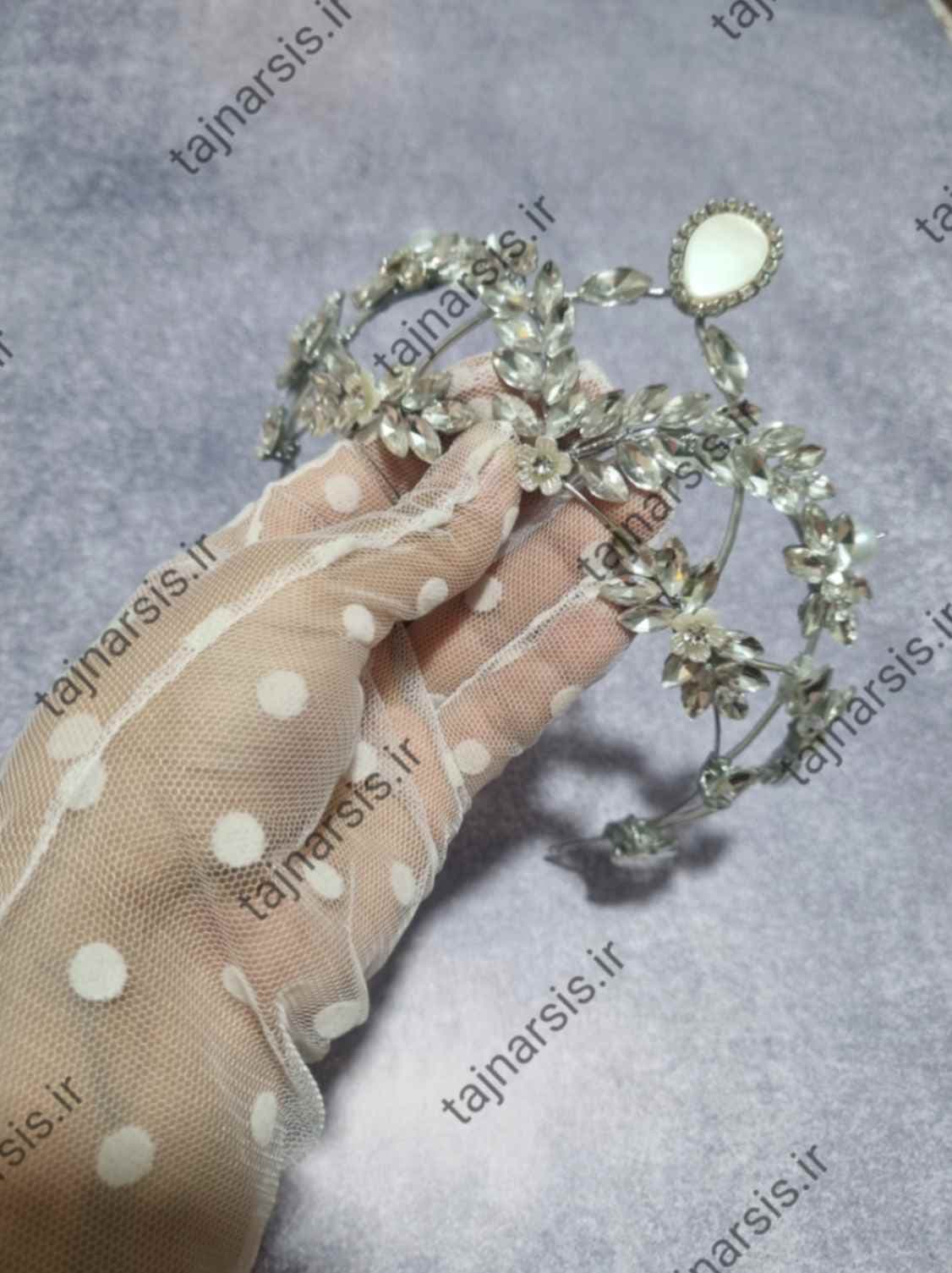تاج عروس شیک و ظریف | تاج عروس نگیندار و دستساز نارسیس — تصویر ۶