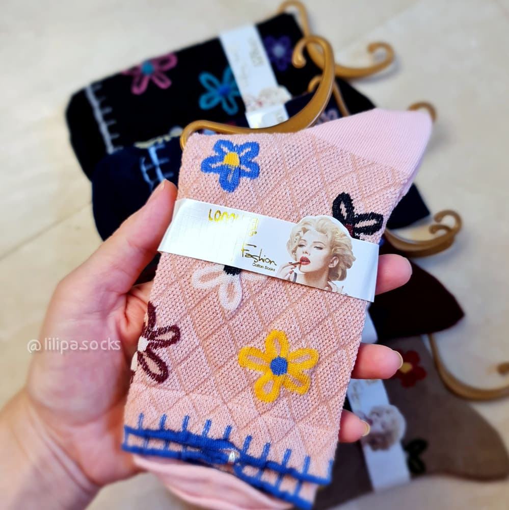 جوراب ساقدار طرح گل پنبه‌ای زنانه — تصویر ۶
