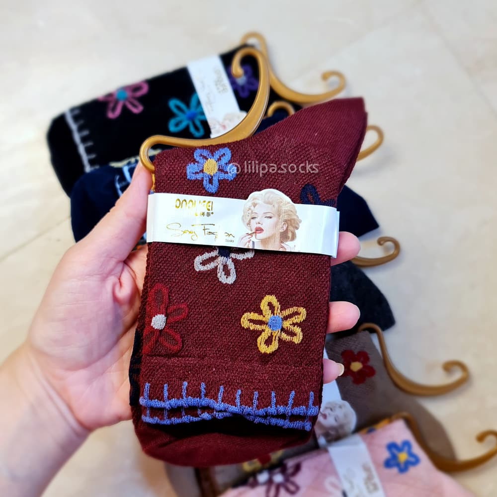 جوراب ساقدار طرح گل پنبه‌ای زنانه — تصویر ۵