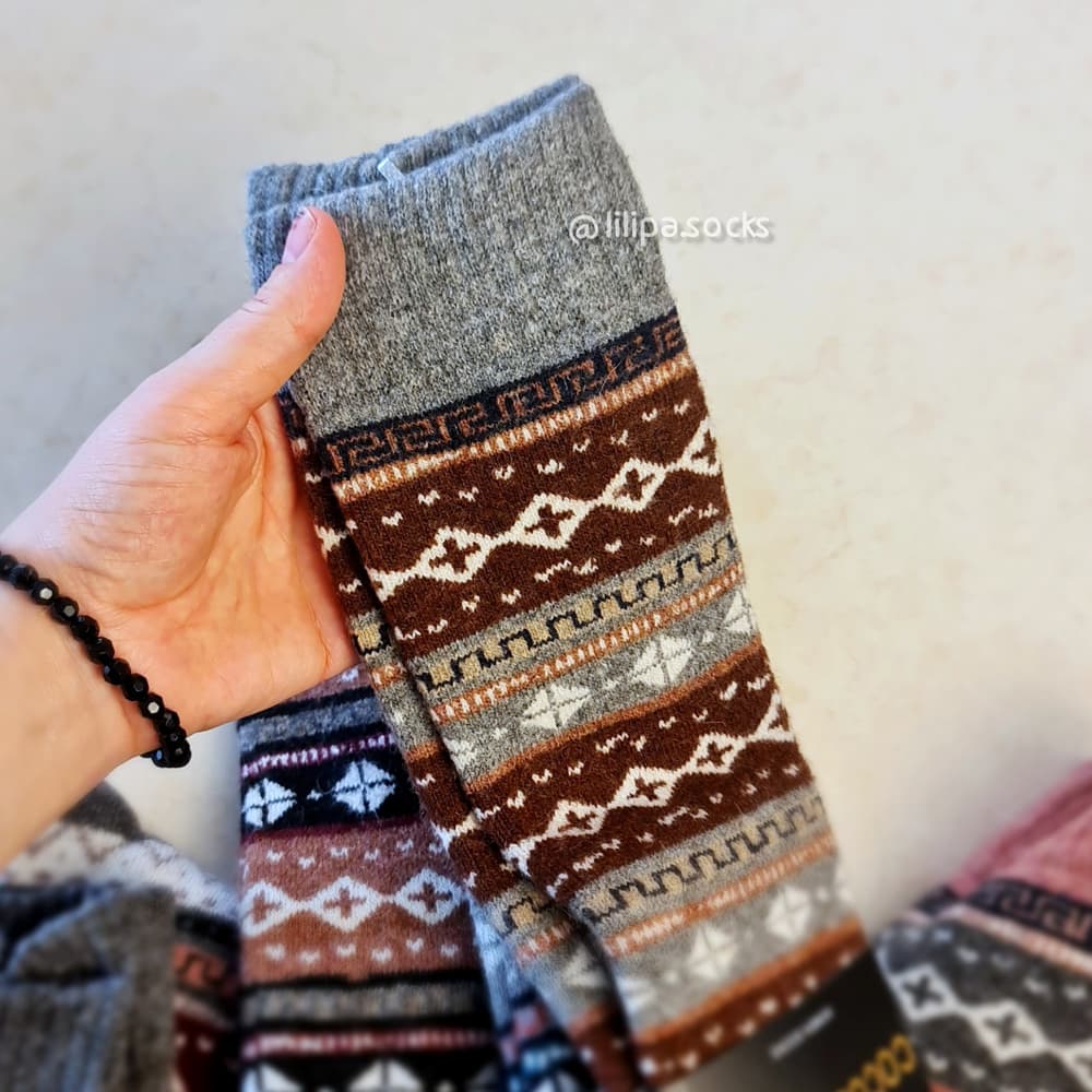 جوراب پشمی زیرزانو طرح سنتی زنانه — تصویر ۶