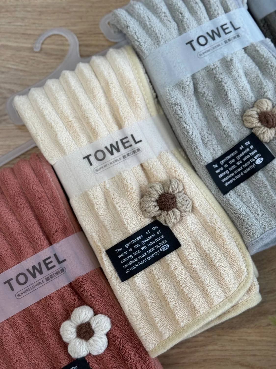 حوله برند TOWEL طرح گل وارداتی — تصویر ۷