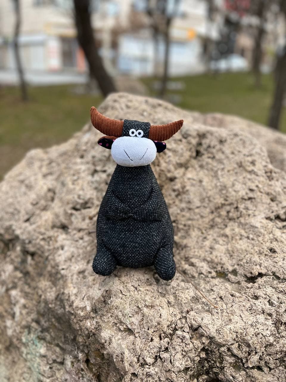 عروسک گاو شاخ دار 25 سانتی متر — تصویر ۴