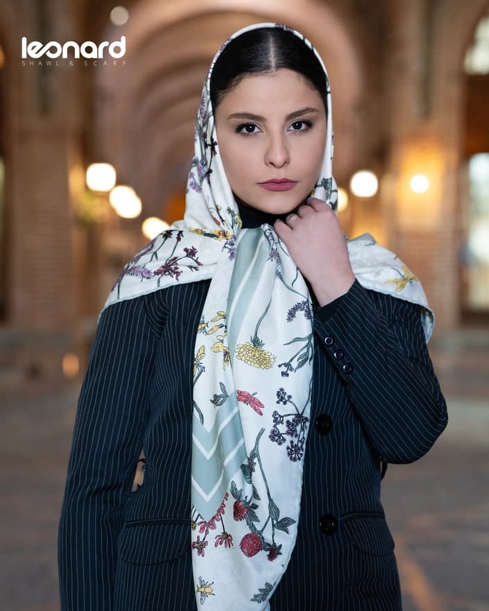 روسری ابریشم توییل 2215 — تصویر ۴