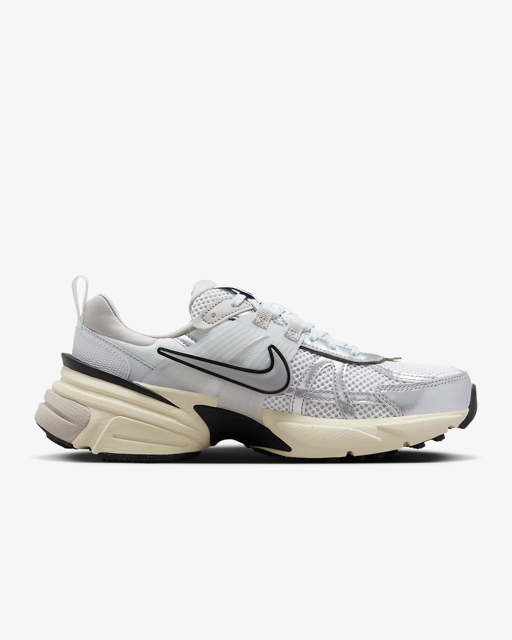 کفش مردانه نایک سفید Nike V2K Run — تصویر ۱۲