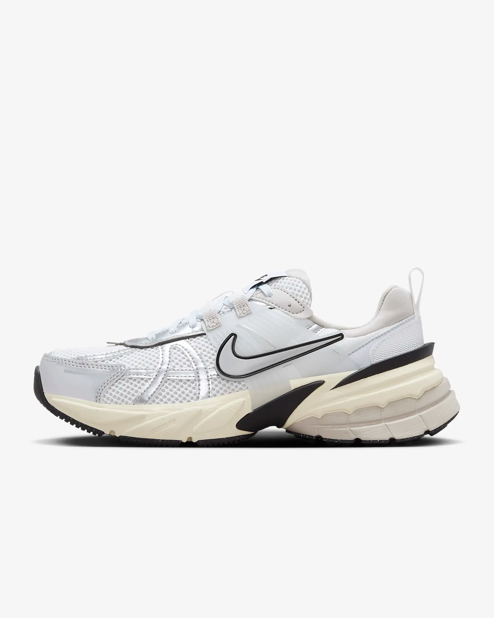 کفش مردانه نایک سفید Nike V2K Run — تصویر ۱۰
