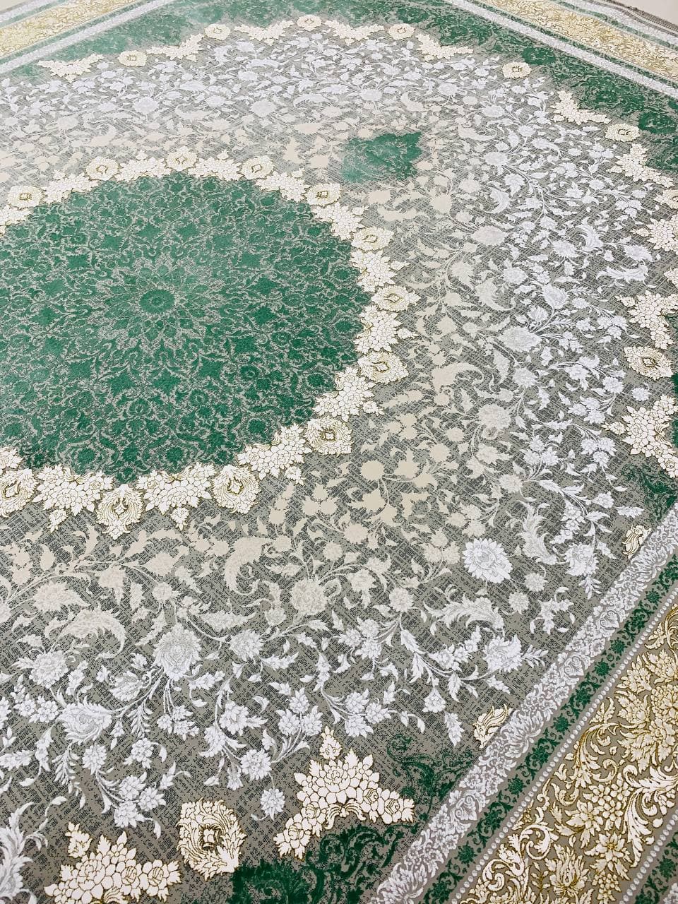 فرش ماشینی ۱۲۰۰ شانه طرح کلاسیک ترمه ای گل برجسته — تصویر ۲