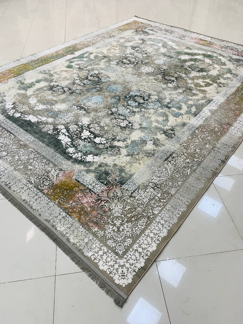 فرش ماشینی ۱۲۰۰ شانه طرح رها ترمه ای گل برجسته — تصویر ۴