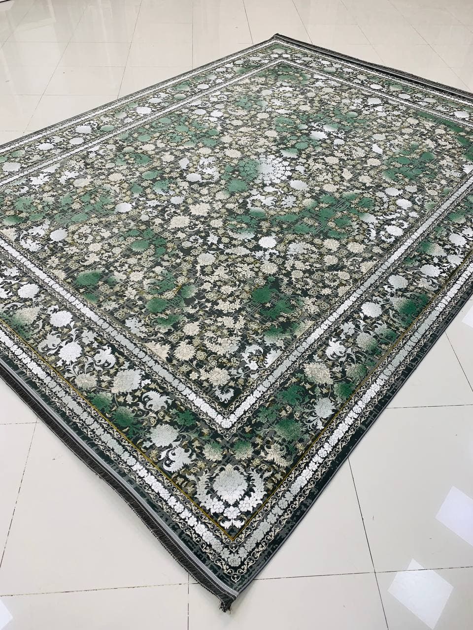 فرش ماشینی ۱۲۰۰ شانه طرح پانیا دودی گل برجسته — تصویر ۴