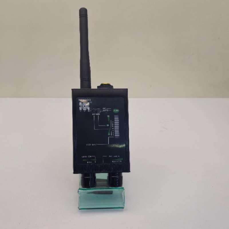 GPS یاب و شنود یاب (آشکار ساز دوربین) مدل M8000 — تصویر ۶