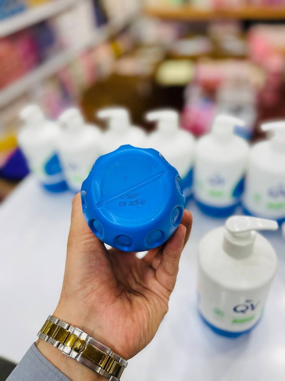 کرم مرطوب کننده پوست خشک کیو وی | پمپی — تصویر ۷