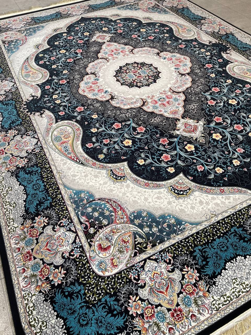 فرش سوگند سرمه ای 700 شانه تراکم 2550 ساده هشت رنگ