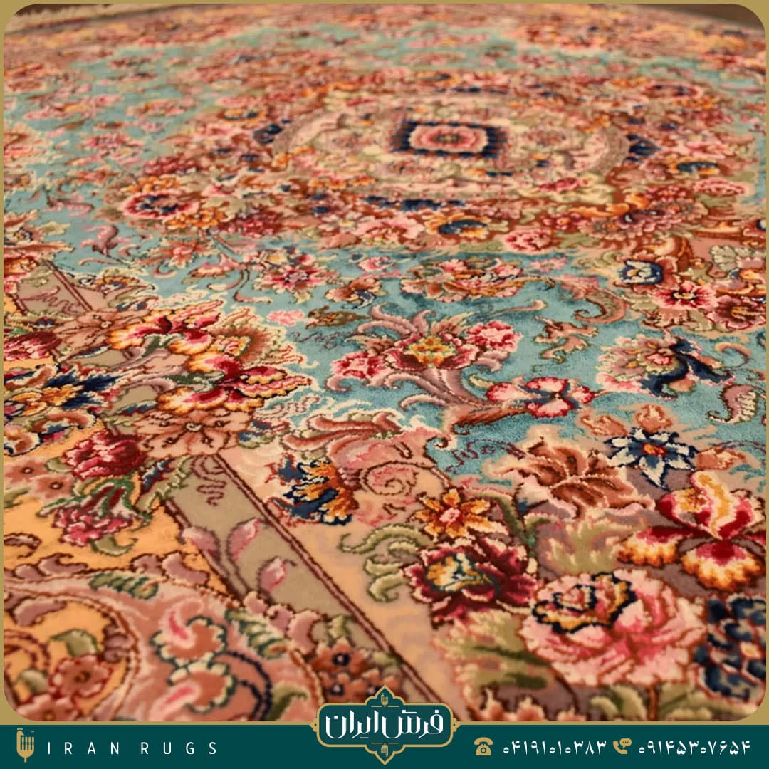 خرید فرش دستباف 1.5 متری طرح خطیبی لچک گلدان کرمی و آبی — تصویر ۴