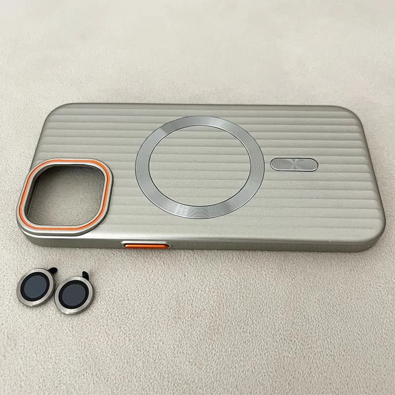 قاب گوشی iPhone 13 / iPhone 14 آیفون تیتانیوم مگ سیف طرح کرکره ای به همراه محافظ لنز کد 1111