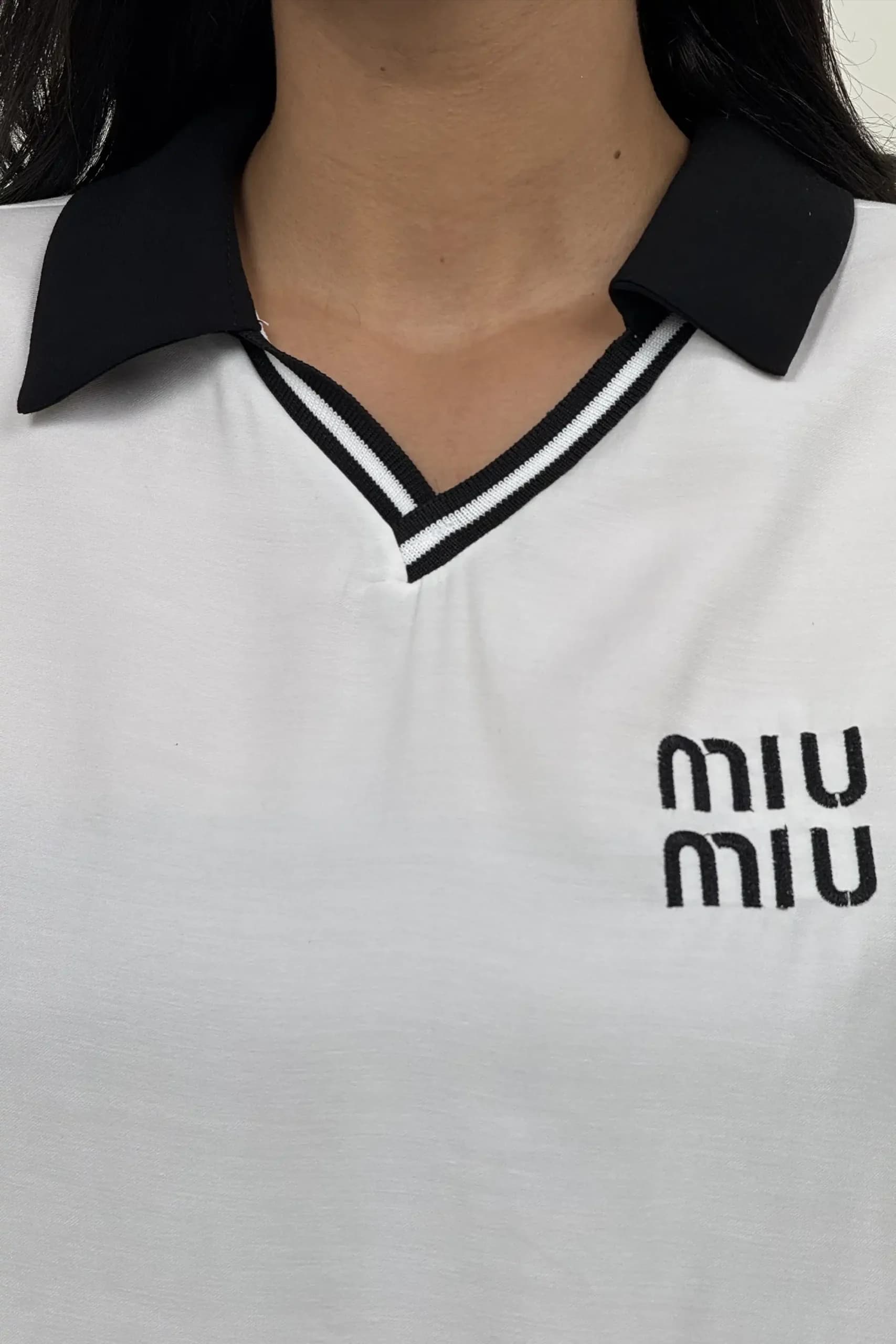ست زنانه شومیز و شلوار اسپرت miu miu — تصویر ۶