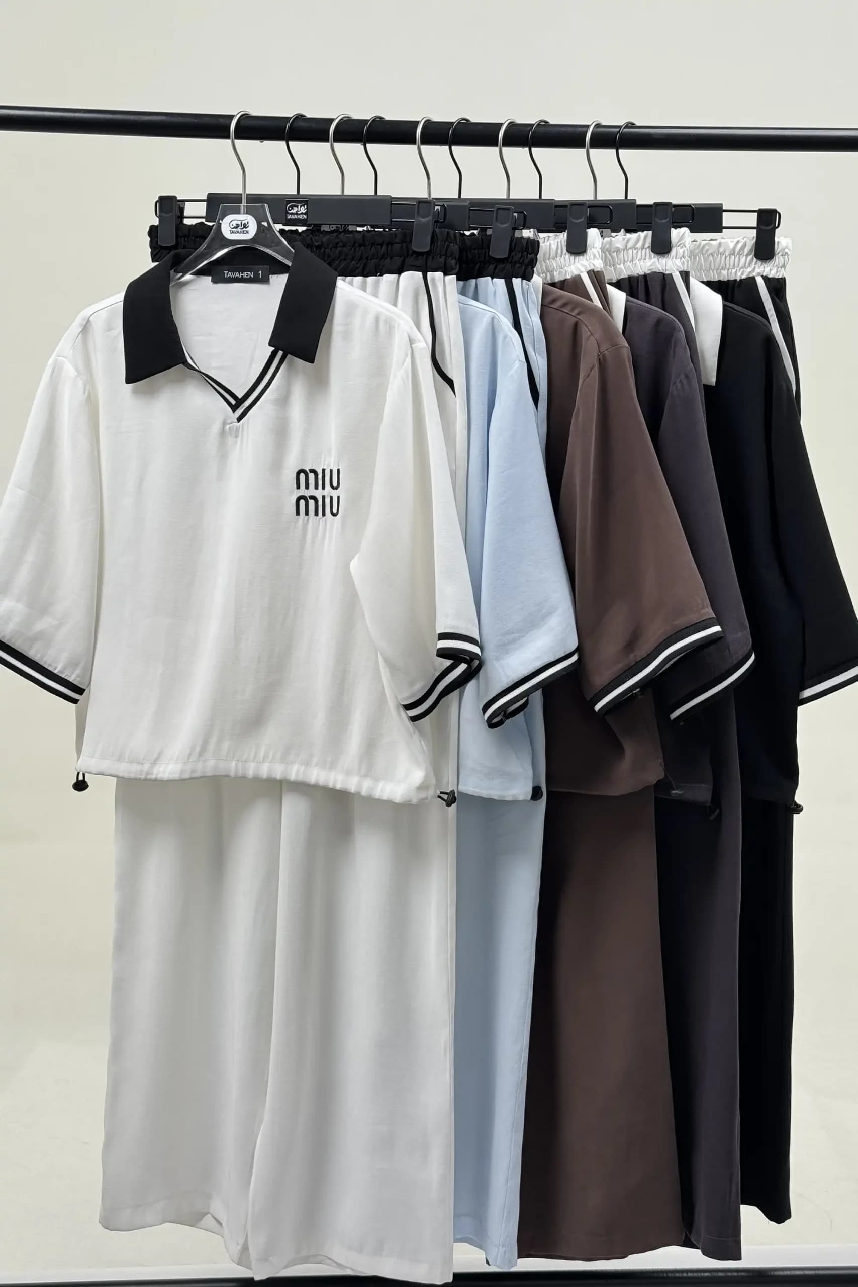 ست زنانه شومیز و شلوار اسپرت miu miu — تصویر ۲