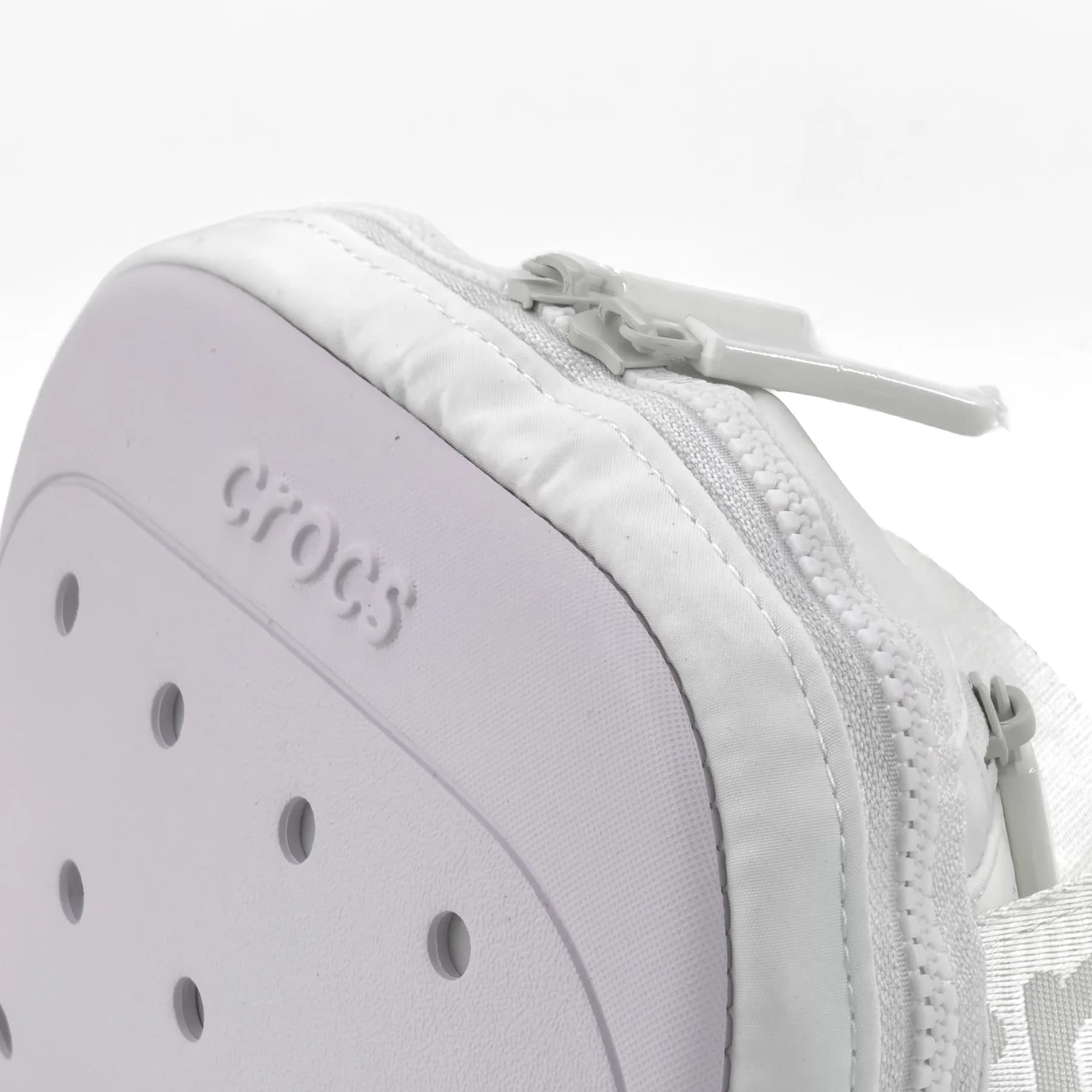 کیف کراکس کمری سفید | Crocs Crossbody Bag — تصویر ۲