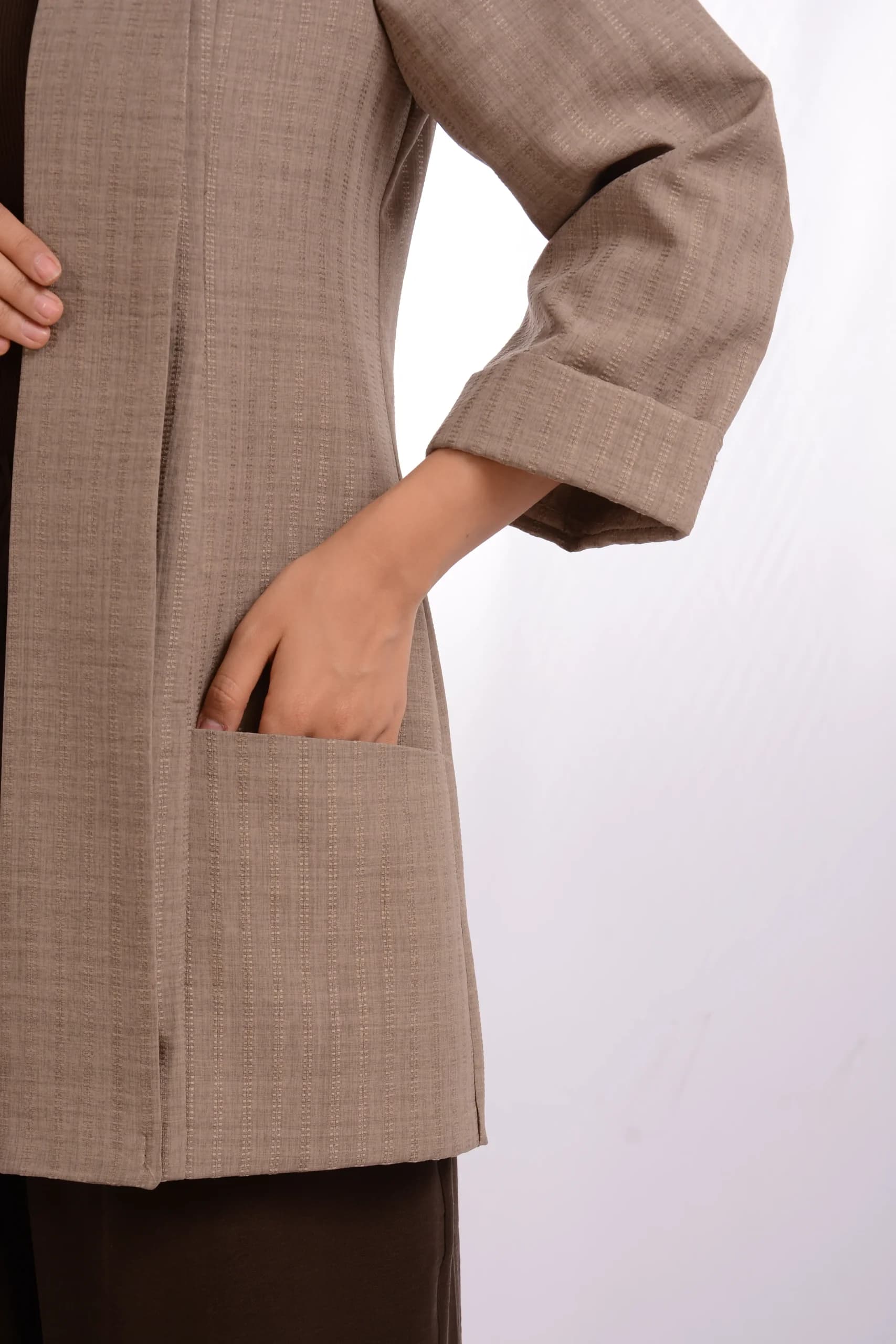 مانتو استریپ یقه شالی — تصویر ۴