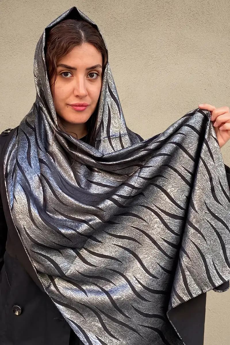 شال مجلسی لمه شاین‌دار (طرح طلاکوب/نقره‌کوب) — تصویر ۵