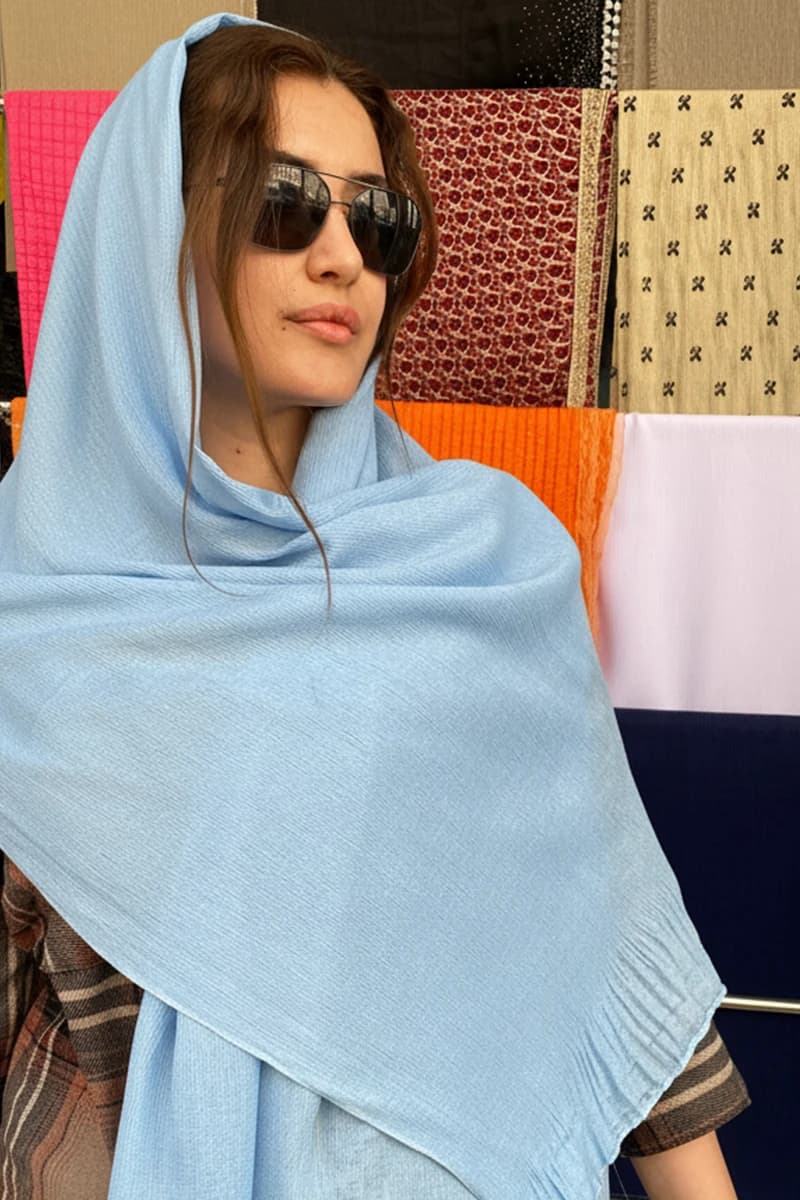 شال نخی زربافت لبه چین دار — تصویر ۷