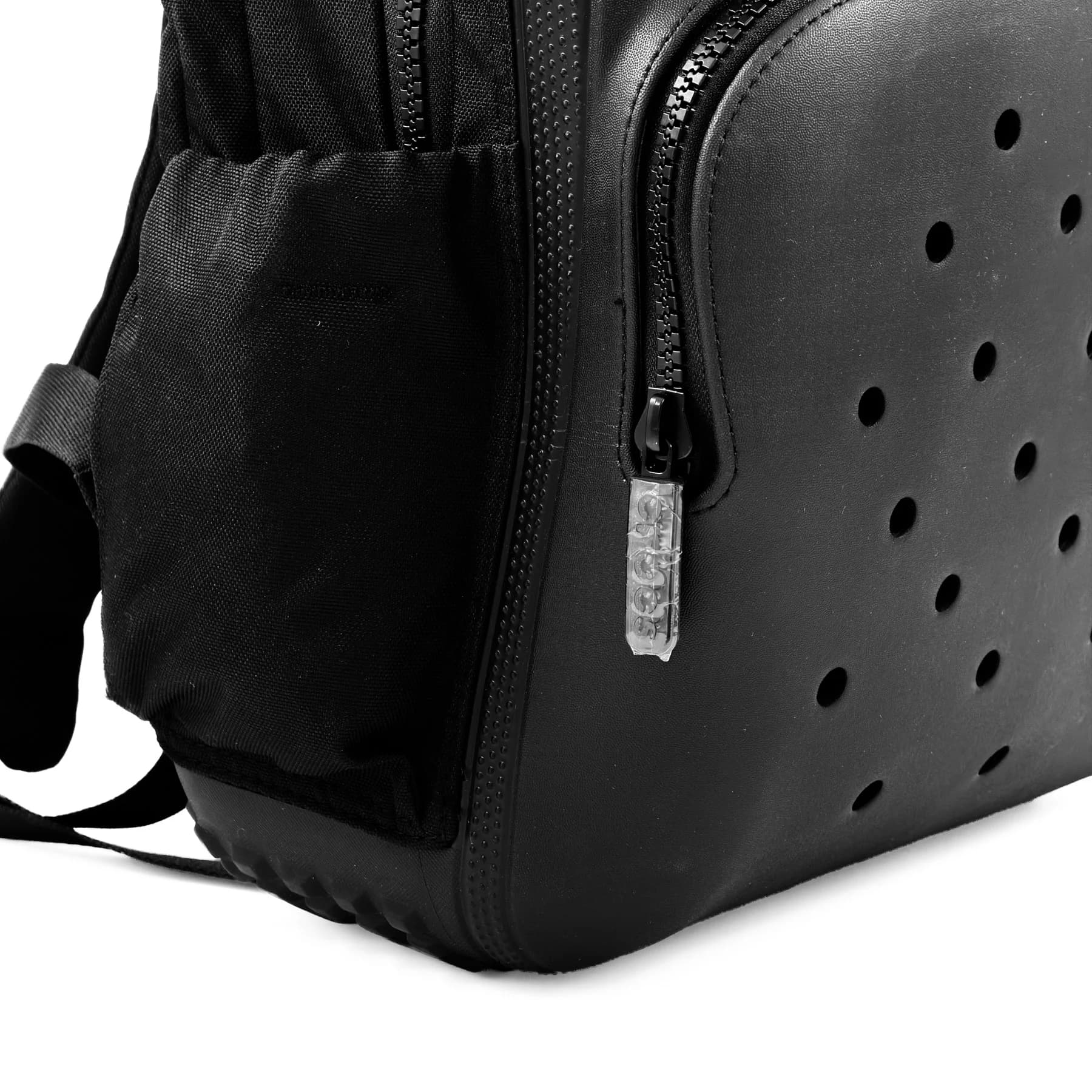 کیف کراکس مشکی | Crocs Backpack — تصویر ۵