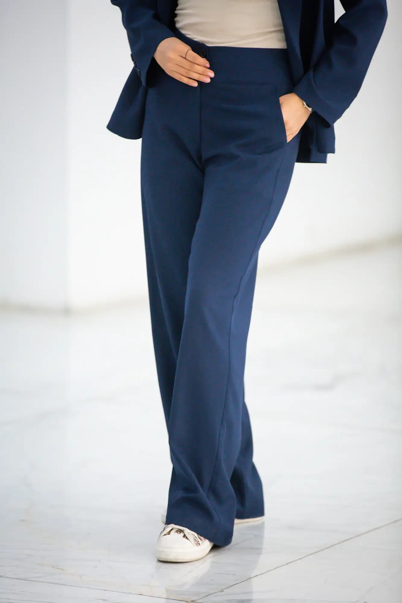 شلوار زنانه بزایاق دو دکمه — تصویر ۴
