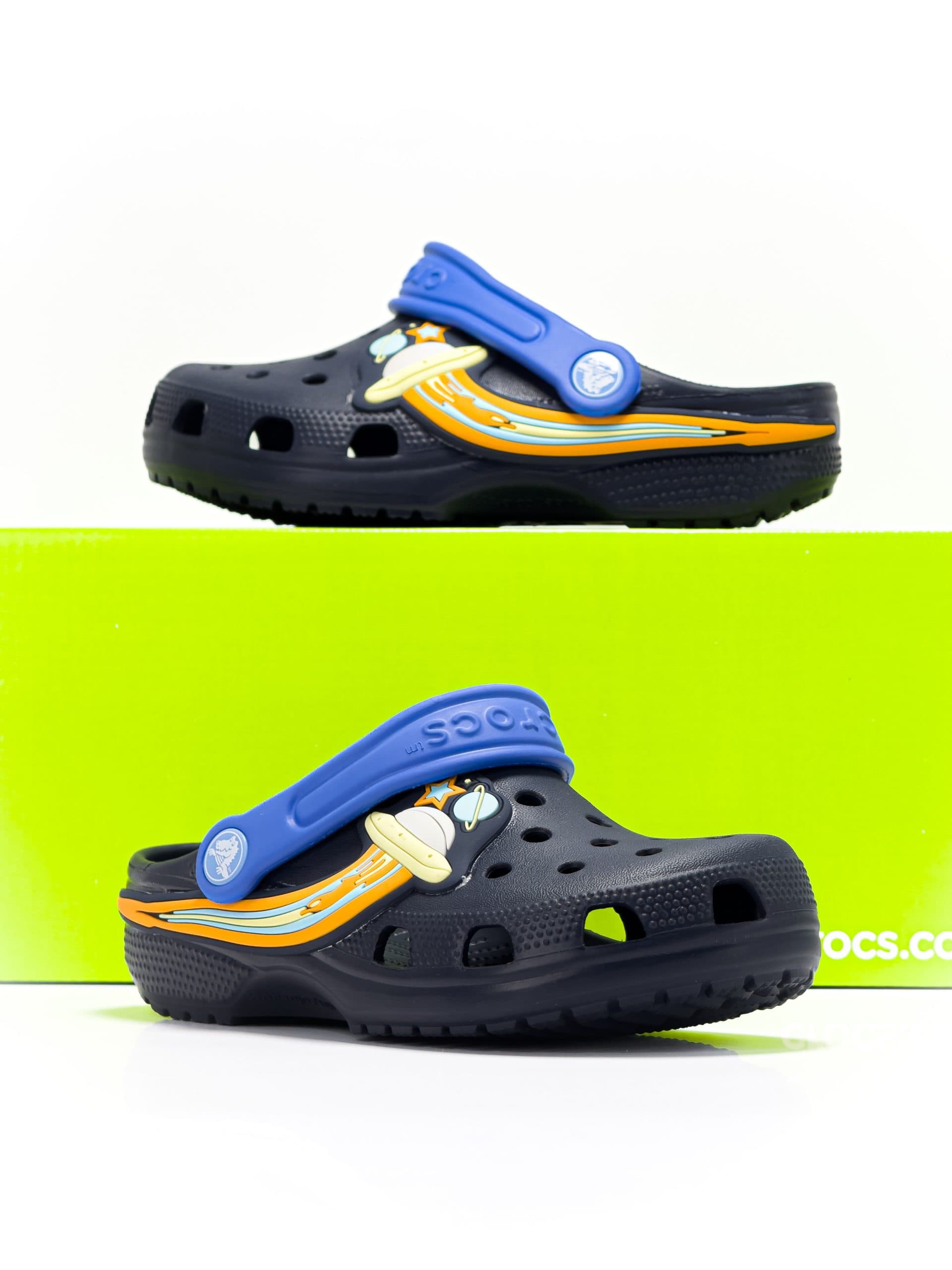 کراکس بچگانه چراغ‌دار طرح ستاره سرمه‌ای آبی | Crocs Kids — تصویر ۴