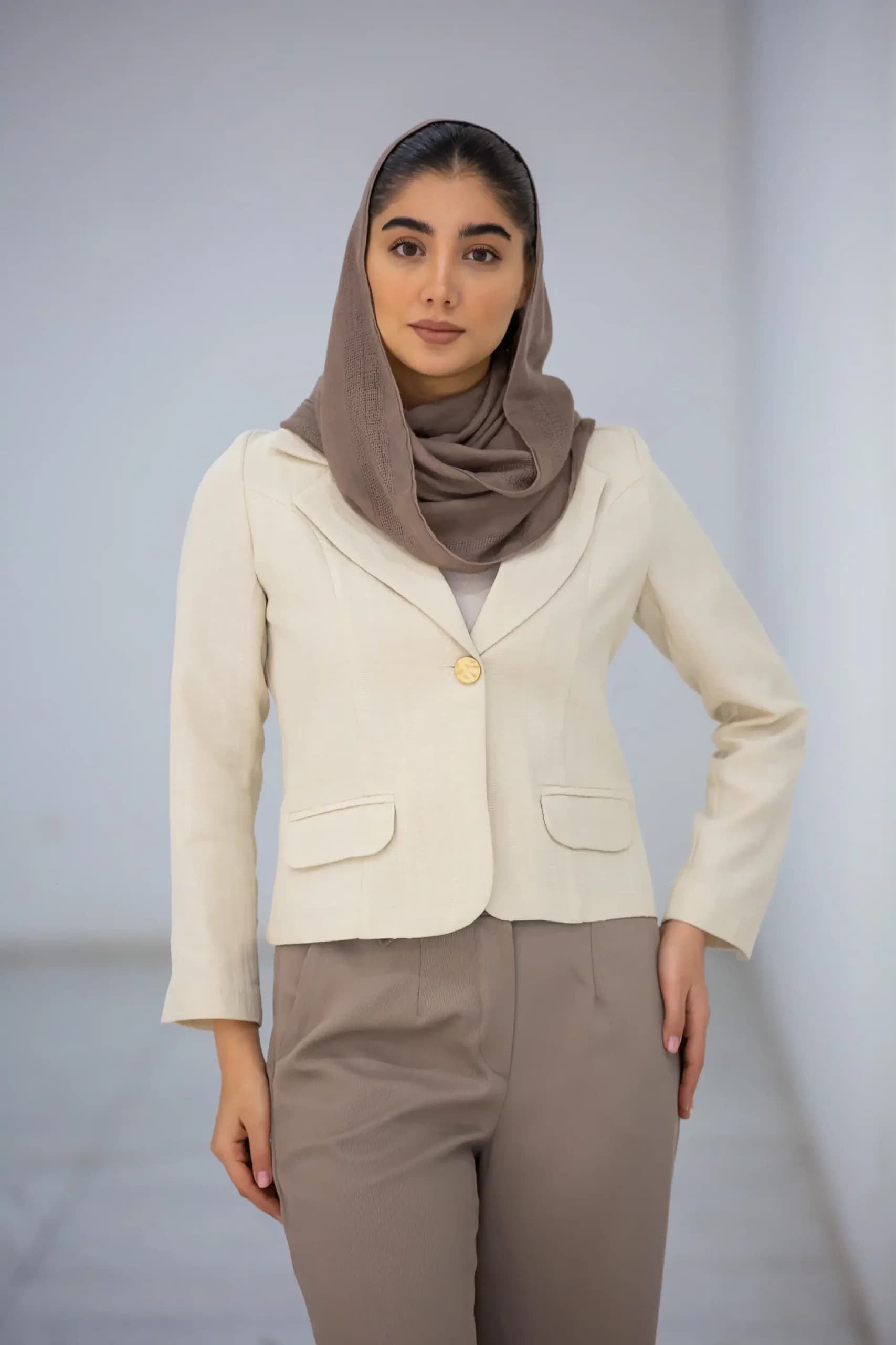 کت کراپ یقه انگلیسی آستین چاک