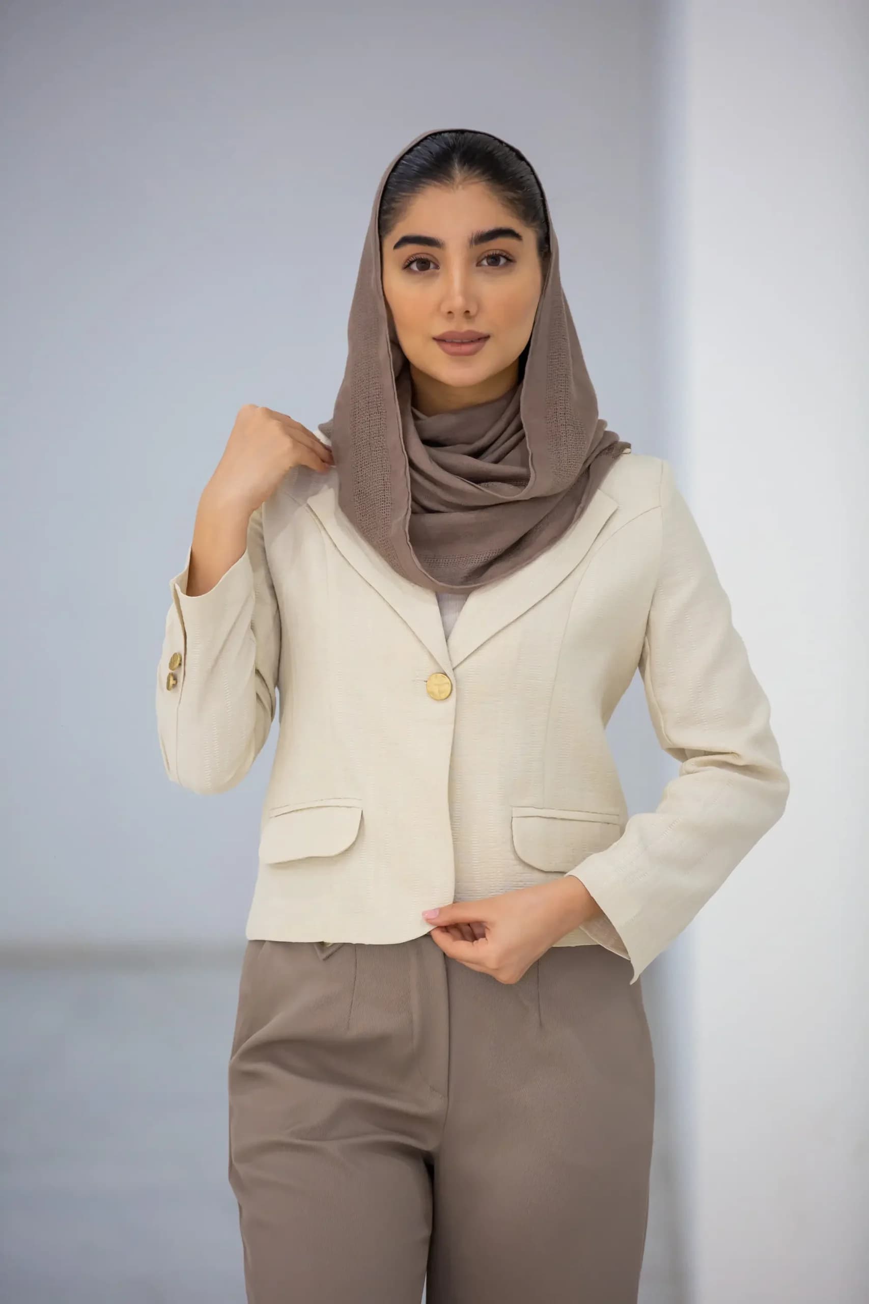 کت کراپ یقه انگلیسی آستین چاک — تصویر ۸