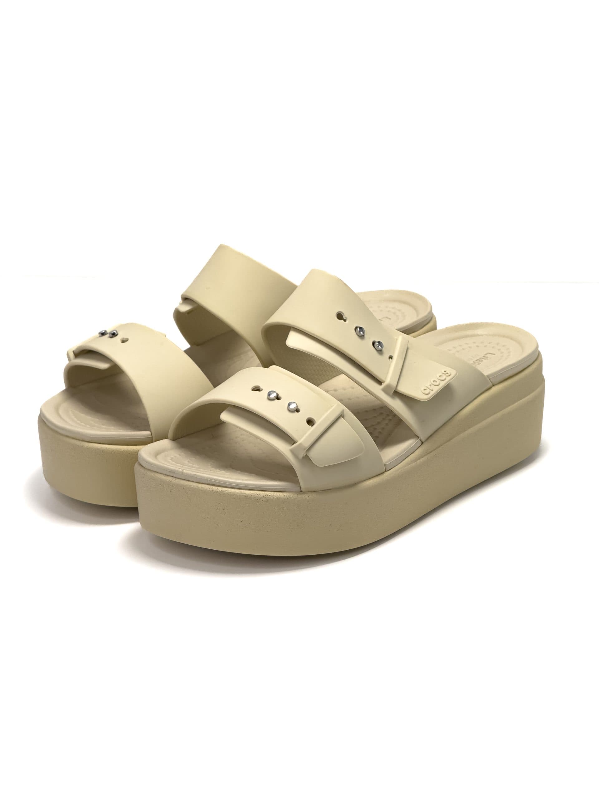 صندل کراکس بروکلین کرم زنانه | Crocs Brooklyn — تصویر ۳