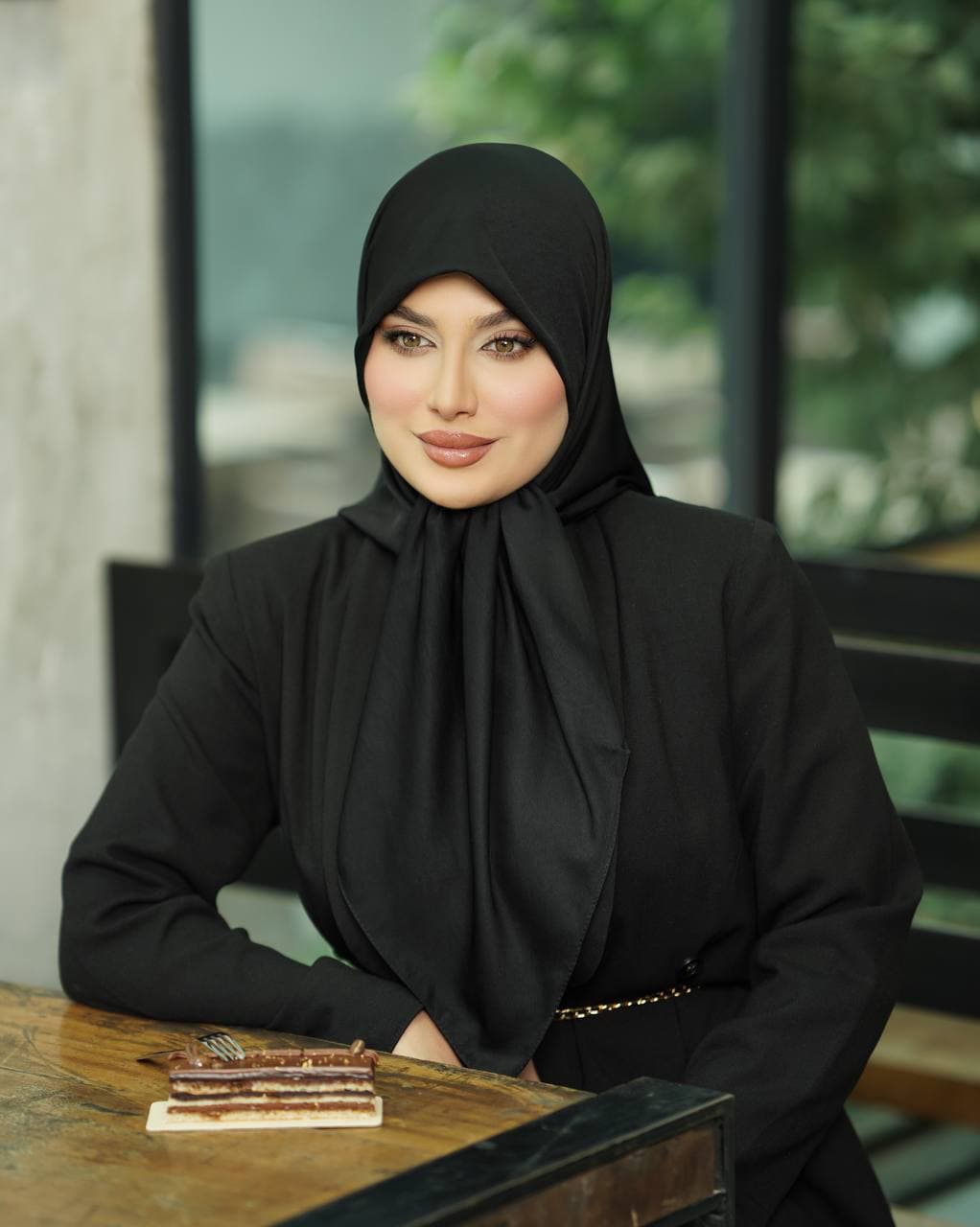 روسری ابریشم توییل مشکی سایز 90 کد 391 — تصویر ۲