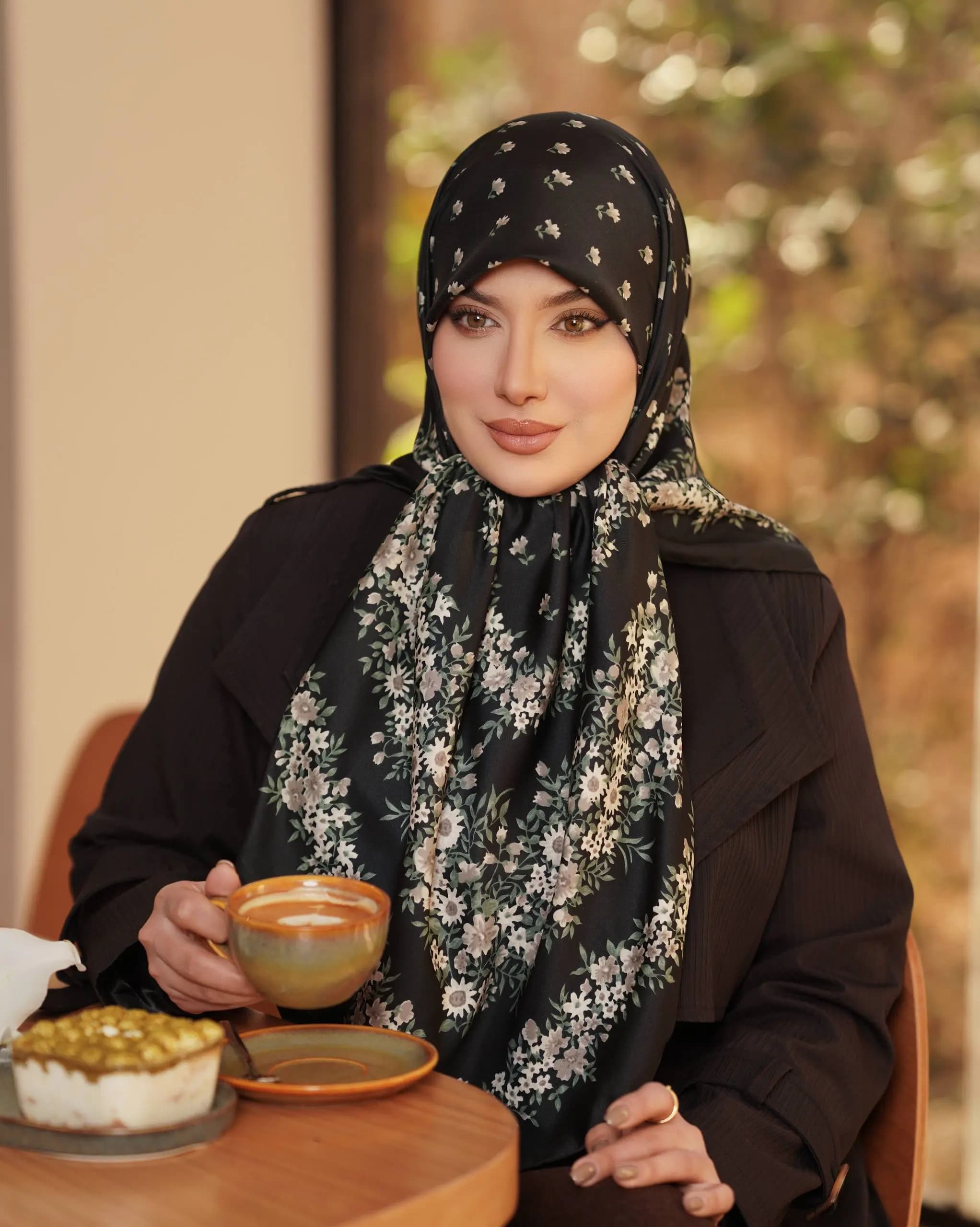 روسری ابریشم توییل طرح گل های ریز سایز ۱۳۰ کد 390 — تصویر ۵