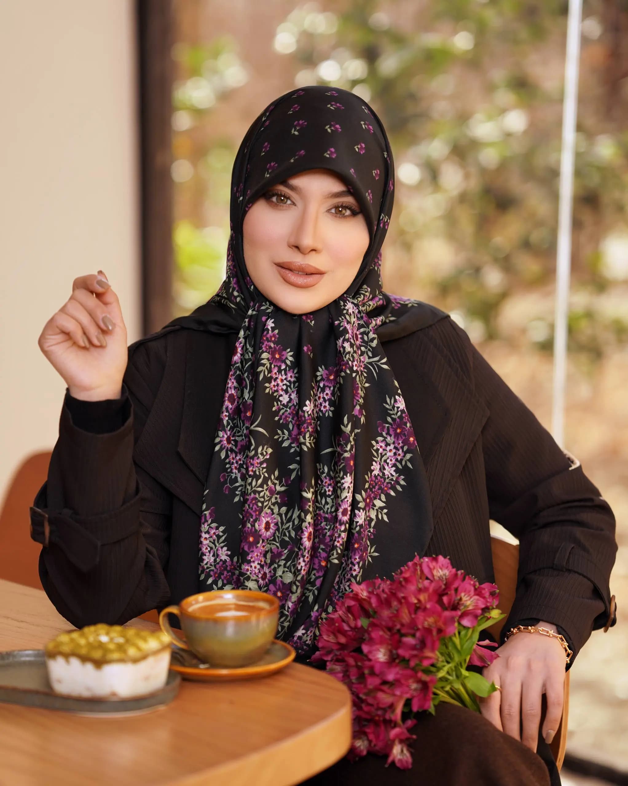 روسری ابریشم توییل طرح گل های ریز سایز ۱۳۰ کد 390