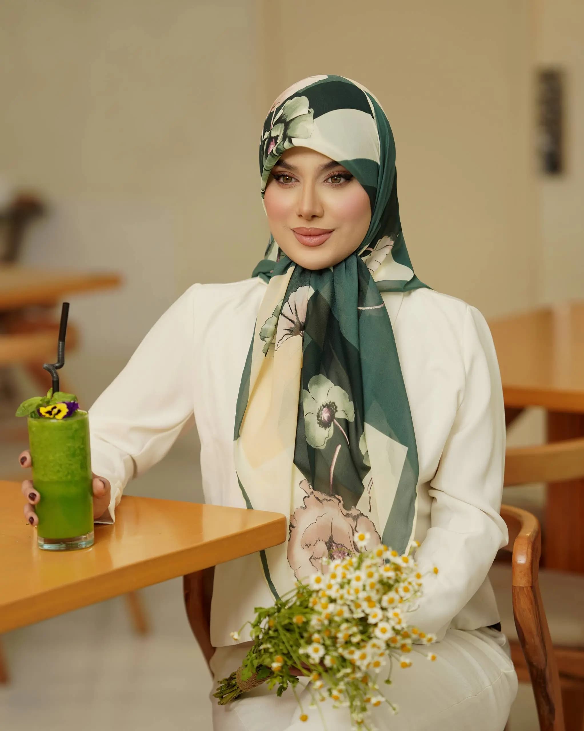 روسری حریر کوئین سایز 120 کد 384 — تصویر ۶