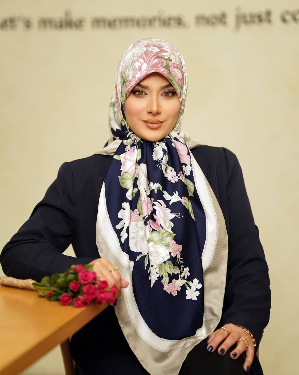 روسری ابریشم ژاکارد گلدار سایز ۱۳۰ دستدوز برند GNT کد 378