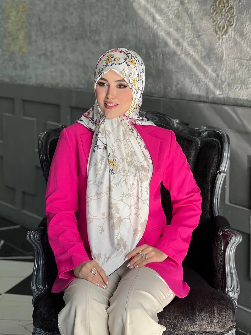 روسری ابریشم ساتن قواره 125 برندgnt کد352 — تصویر ۳