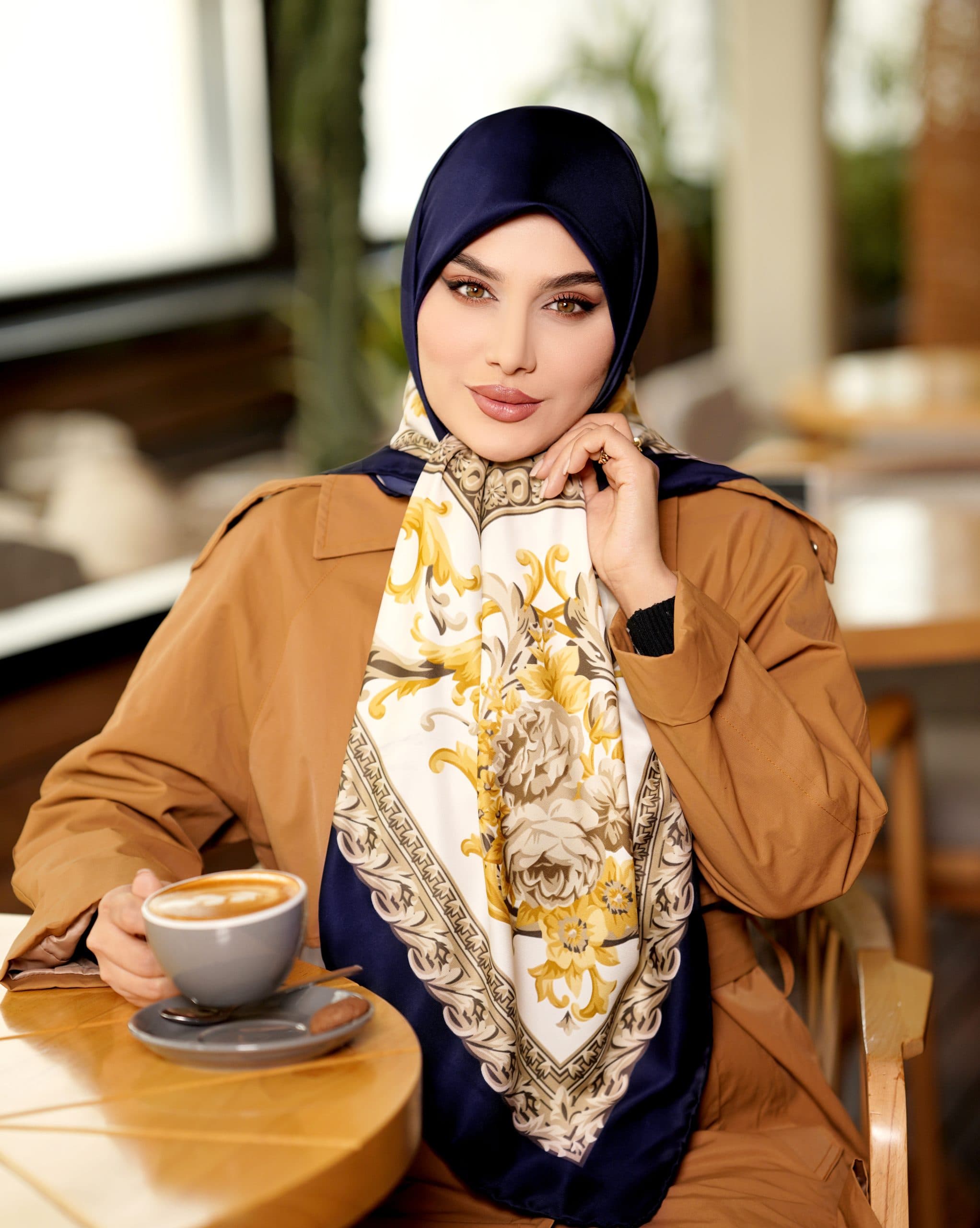 روسری ابریشم توییل سایز 140 کد 338 — تصویر ۱۱