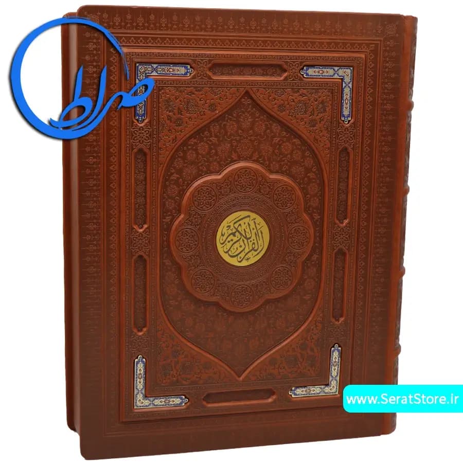 قرآن نفیس جعبه دار عطری با ترجمه طلاکوب — تصویر ۳