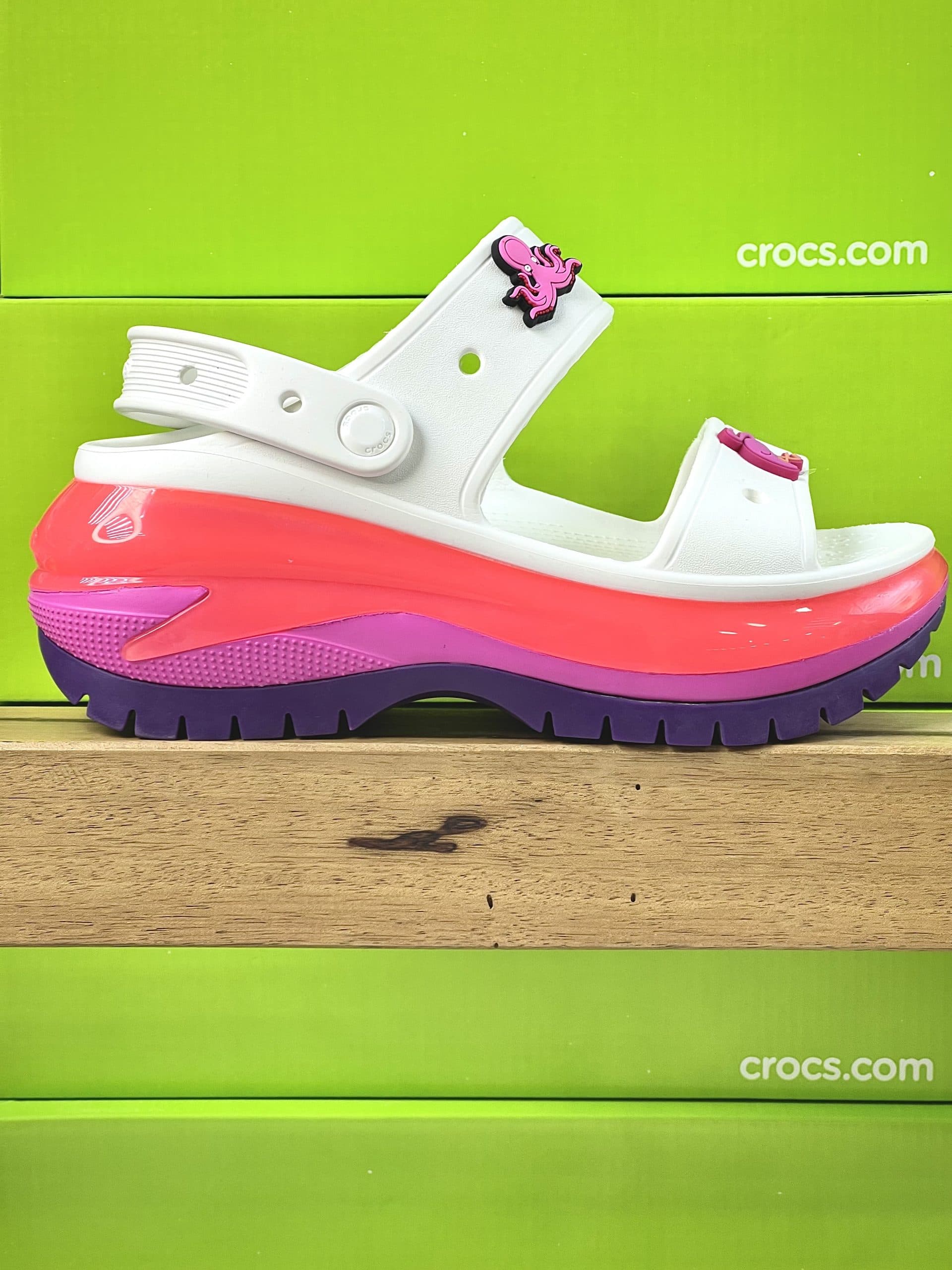 صندل کراکس زنانه سفید مرجانی بنفش اورجینال | Crocs Sandal — تصویر ۱۰