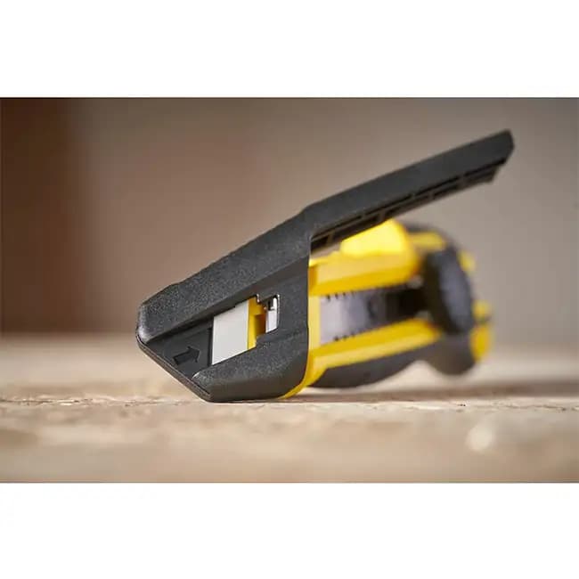 کاتر 18 میلی‌متری استنلی مدل STANLEY STHT10500-0 — تصویر ۷