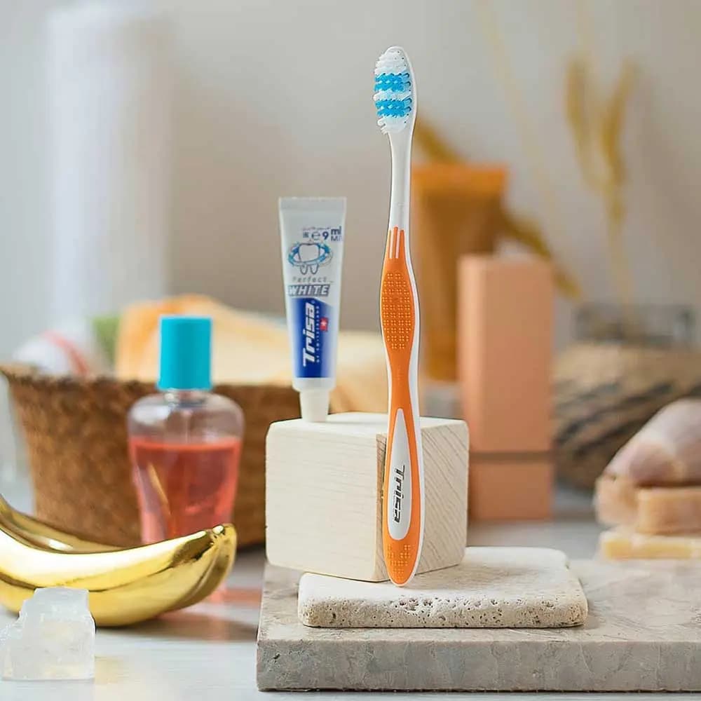 مسواک با برس سخت همراه با درپوش Focus Pro Clean تریزا — تصویر ۲