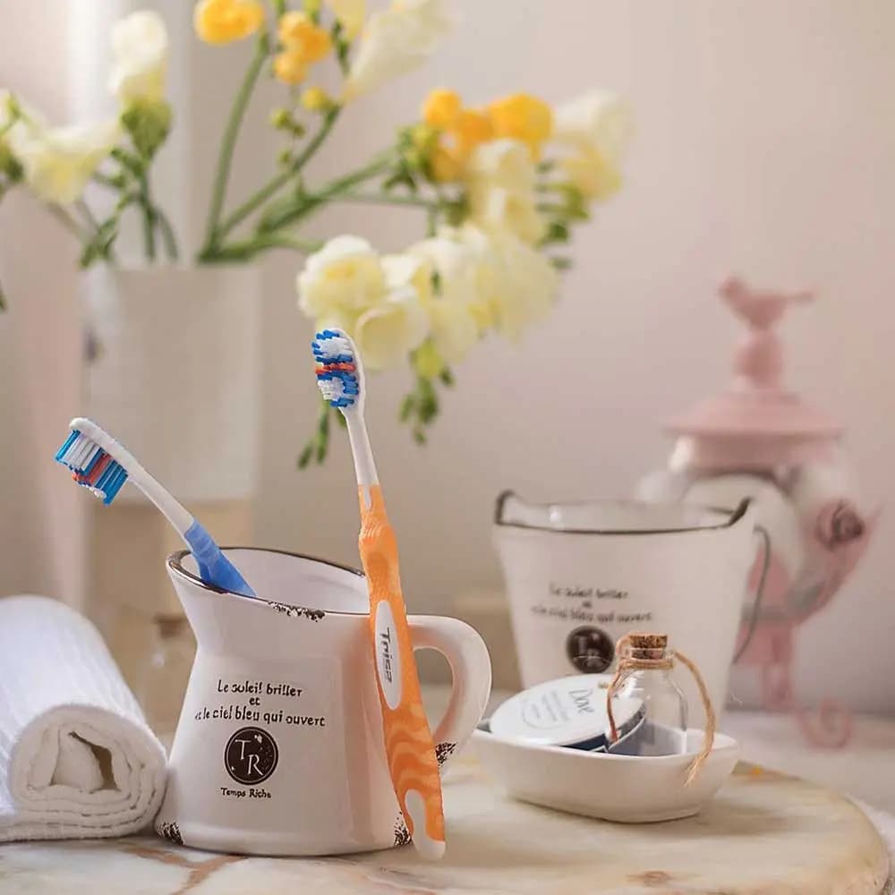 مسواک با برس متوسط همراه با درپوش Cool Fresh تریزا — تصویر ۳