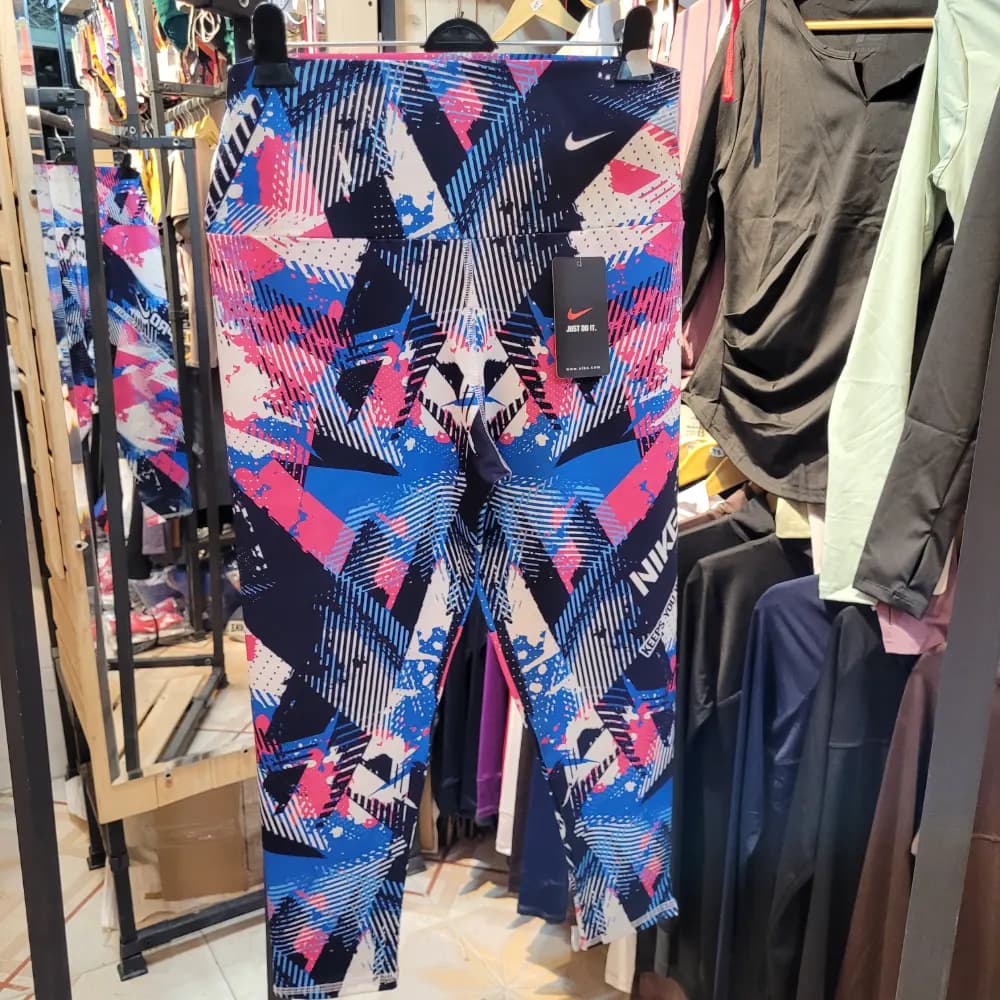لگ طرح دار نایک پرو سابلیمیشن زنانه کد 101 — تصویر ۳