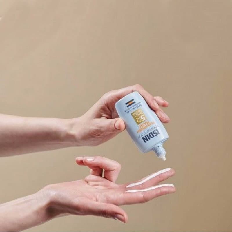 ضد آفتاب ایزدین مجیک بدون رنگ SPF50 — تصویر ۶